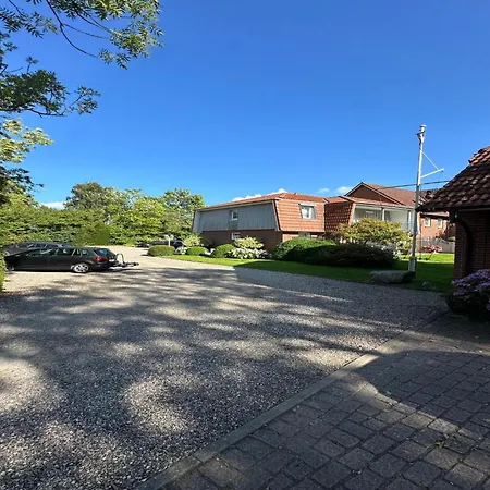 Coastal Comfort With Garden Apartment Staberdorf